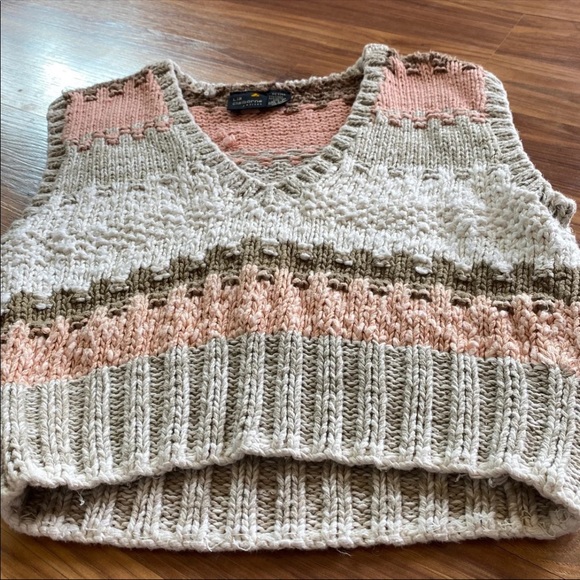 ❗️SOLD❗️Vintage Sweater Vest - Picture 3 of 7